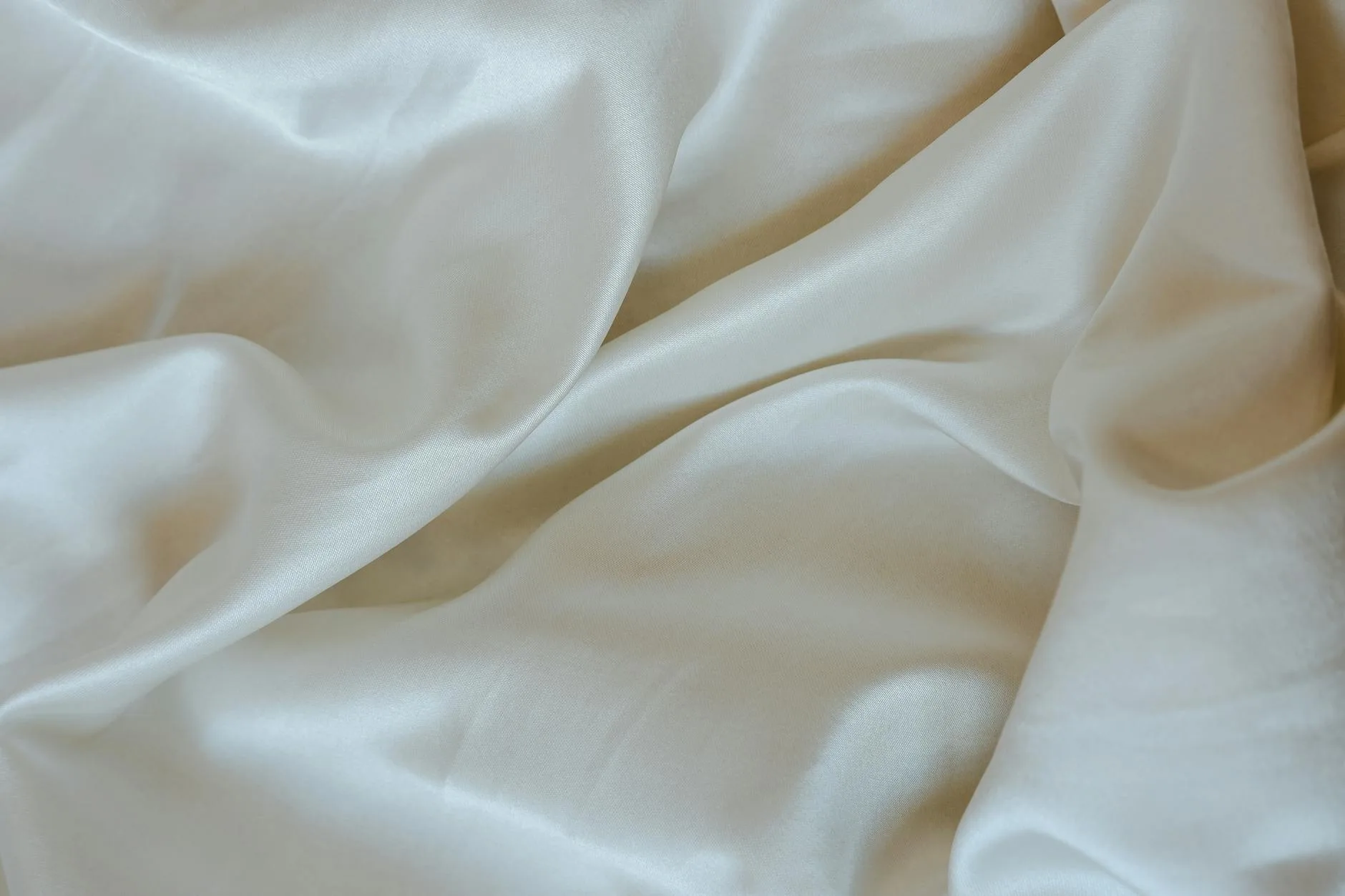 Smooth silk bedding fabric with a luxurious sheen