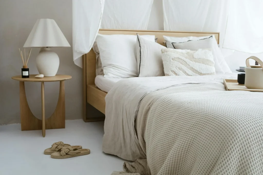 Cosy bed with layered duvet and blankets
